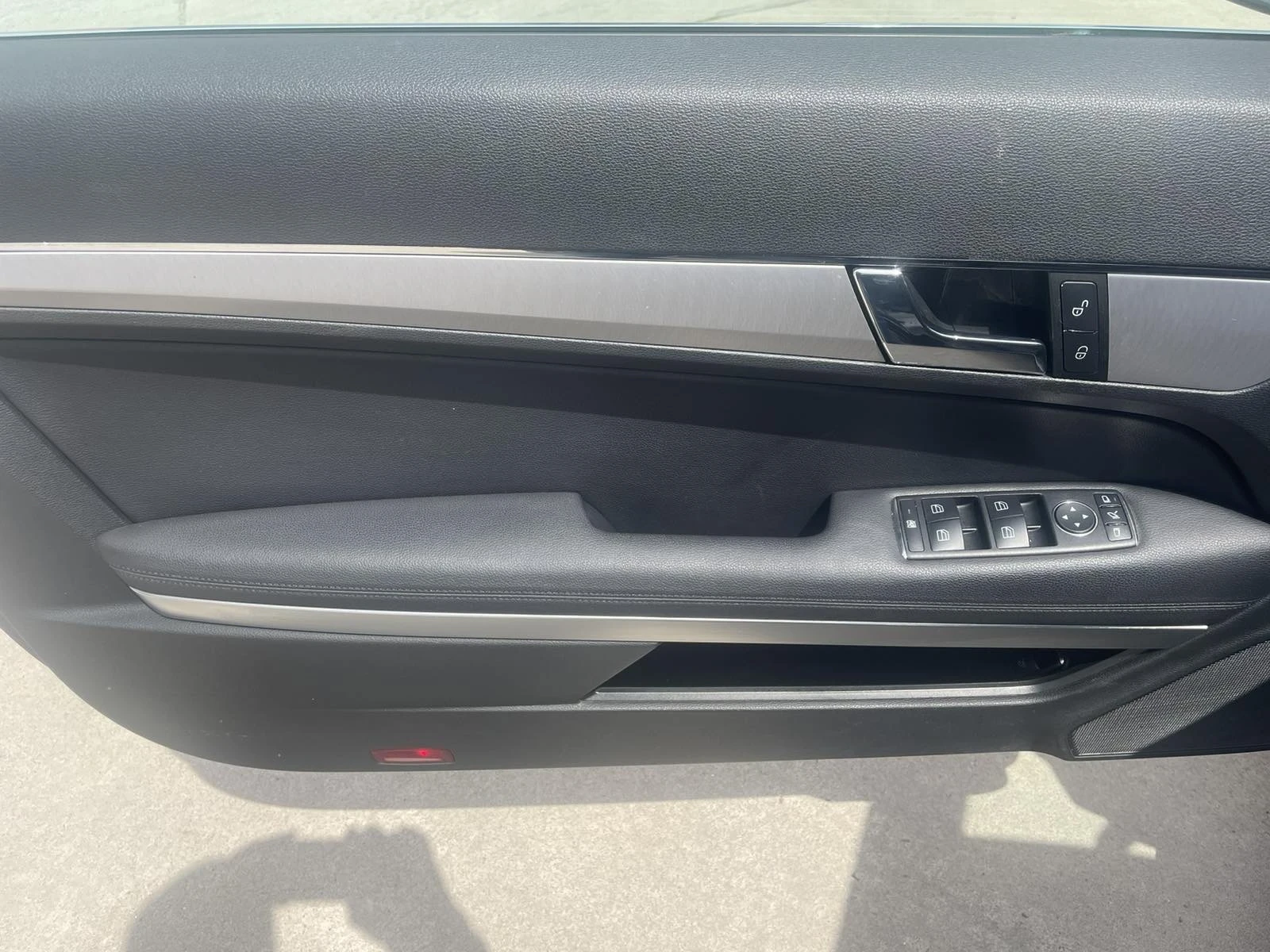 Mercedes-Benz E 220, снимка 8 - Автомобили и джипове - 54437564