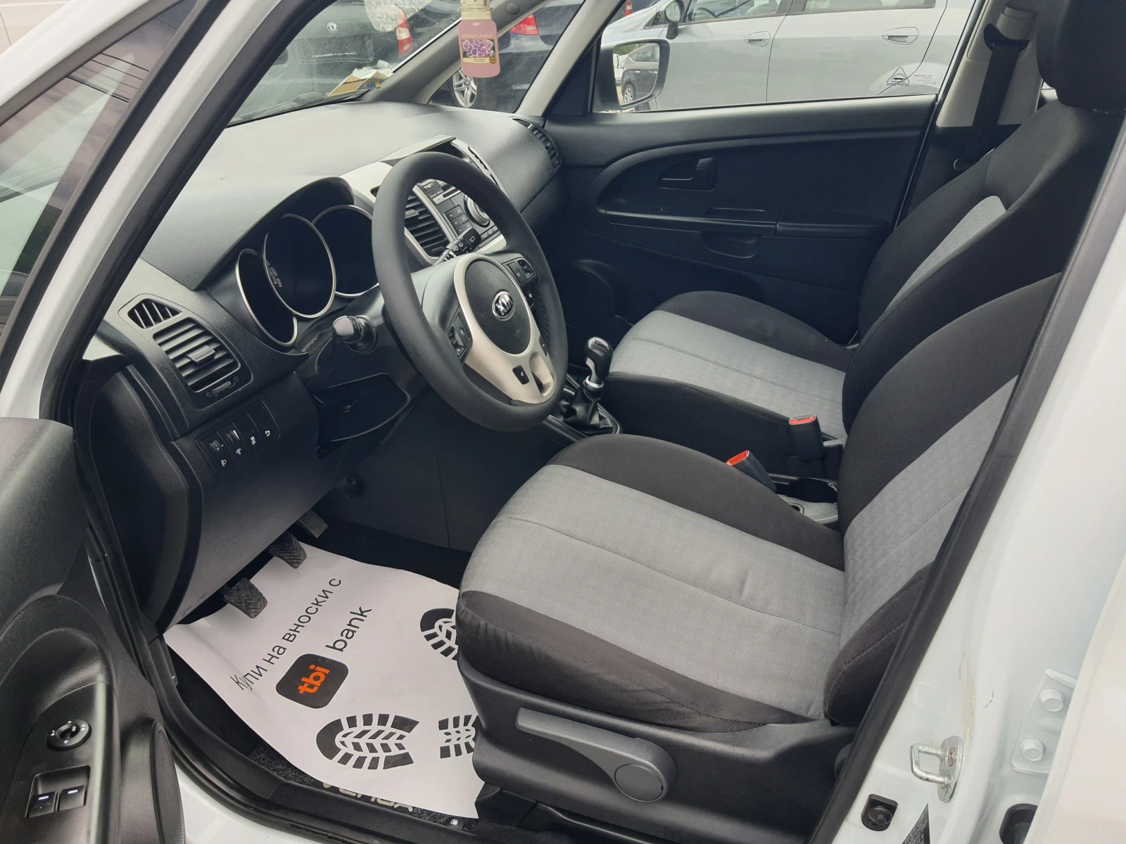 Kia Venga 1.4i LPG, снимка 9 - Автомобили и джипове - 54573084