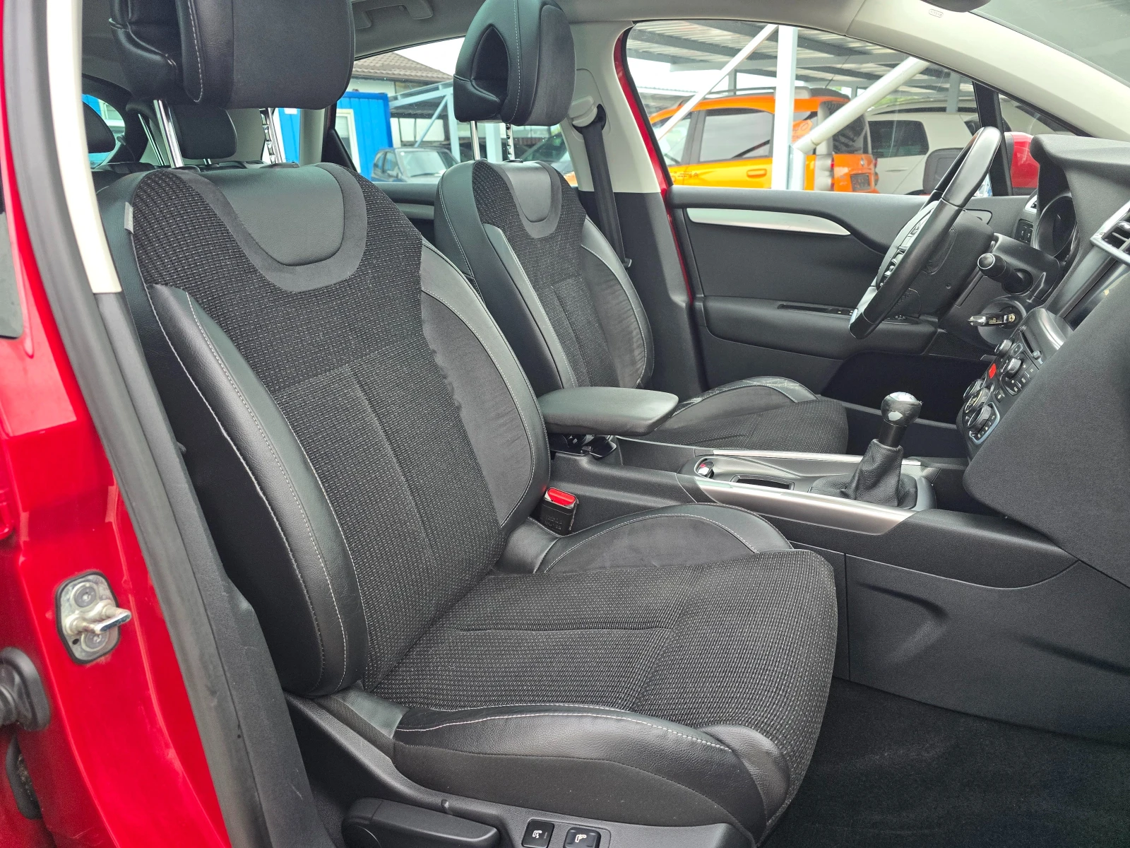 Citroen C4 1.6 БЕНЗИН РЕАЛНИ КИЛОМЕТРИ, снимка 15 - Автомобили и джипове - 55216870