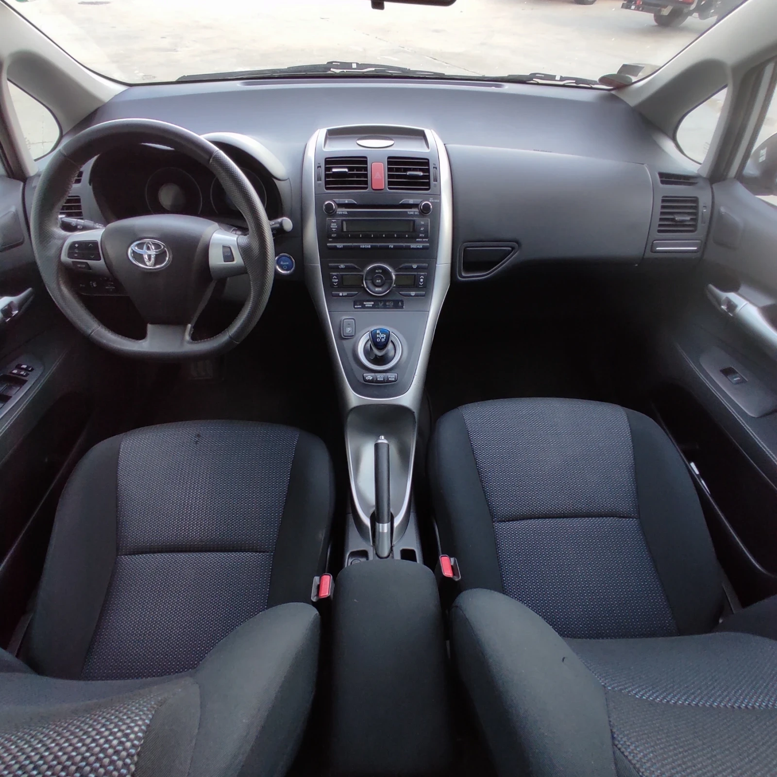 Toyota Auris 1, 8 Hybrid , снимка 7 - Автомобили и джипове - 55371487