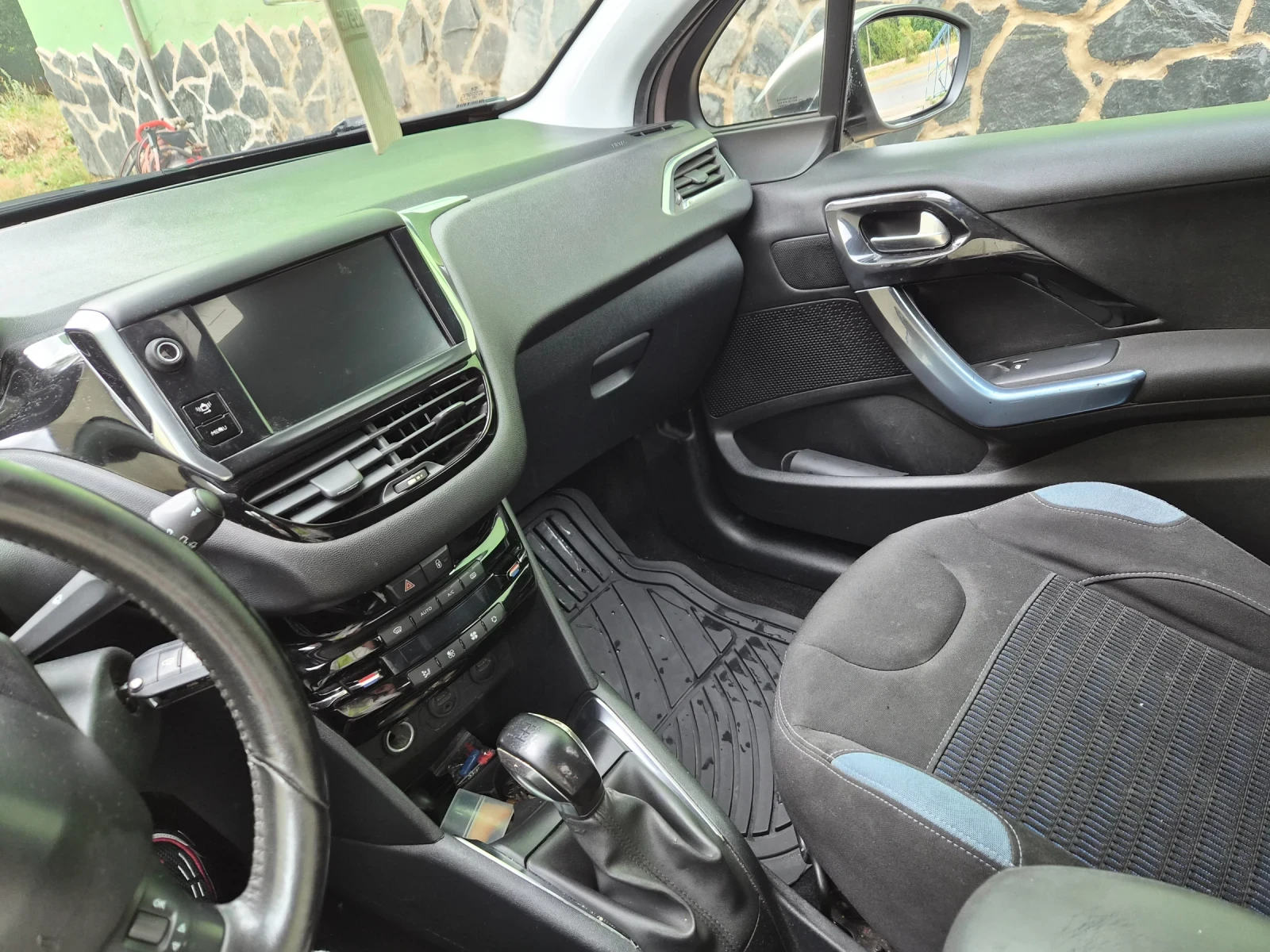 Peugeot 208, снимка 7 - Автомобили и джипове - 56279156
