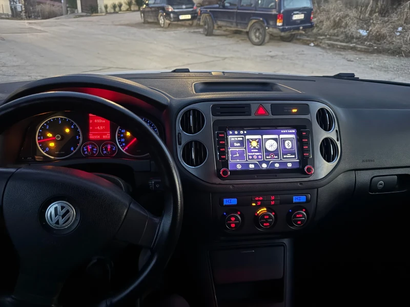 VW Tiguan 2.0 4motion 170 ks, снимка 9 - Автомобили и джипове - 53274754