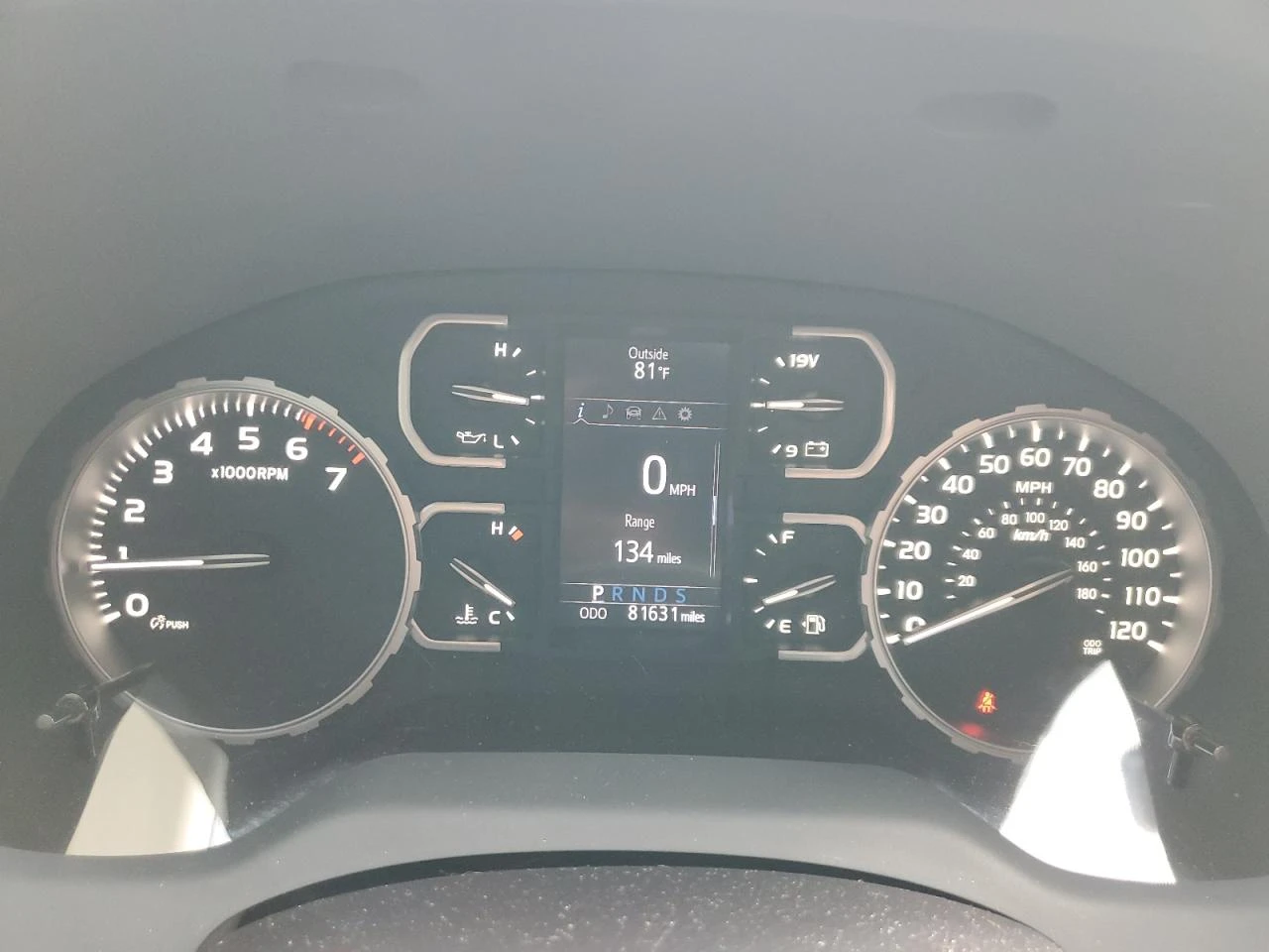 Toyota Tundra CREWMAX SR5 - изображение 9