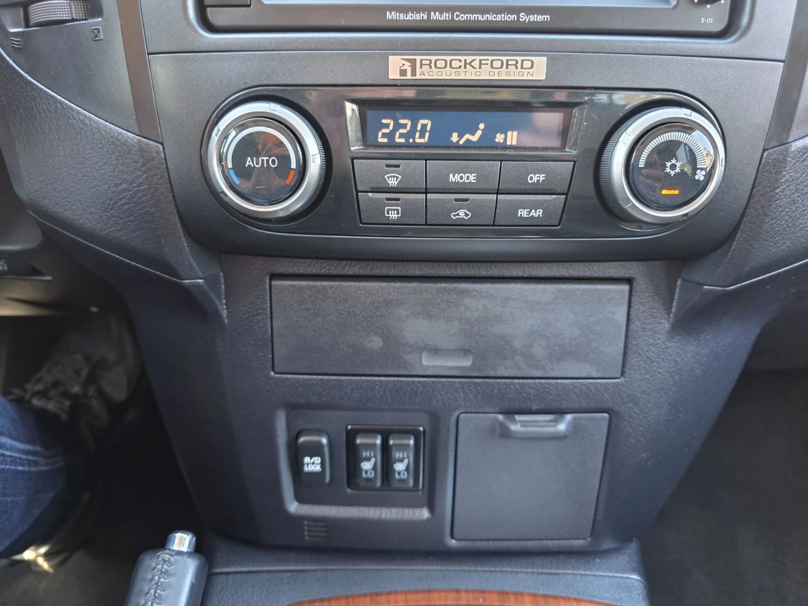 Mitsubishi Pajero 3.8 V6, снимка 16 - Автомобили и джипове - 54719096
