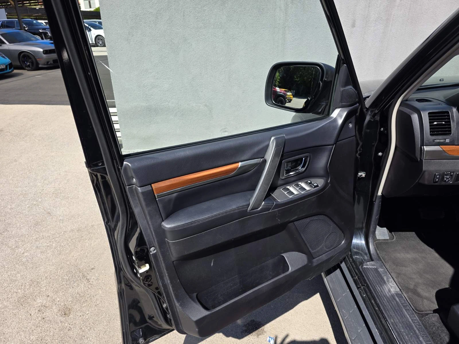 Mitsubishi Pajero 3.8 V6, снимка 8 - Автомобили и джипове - 54719096