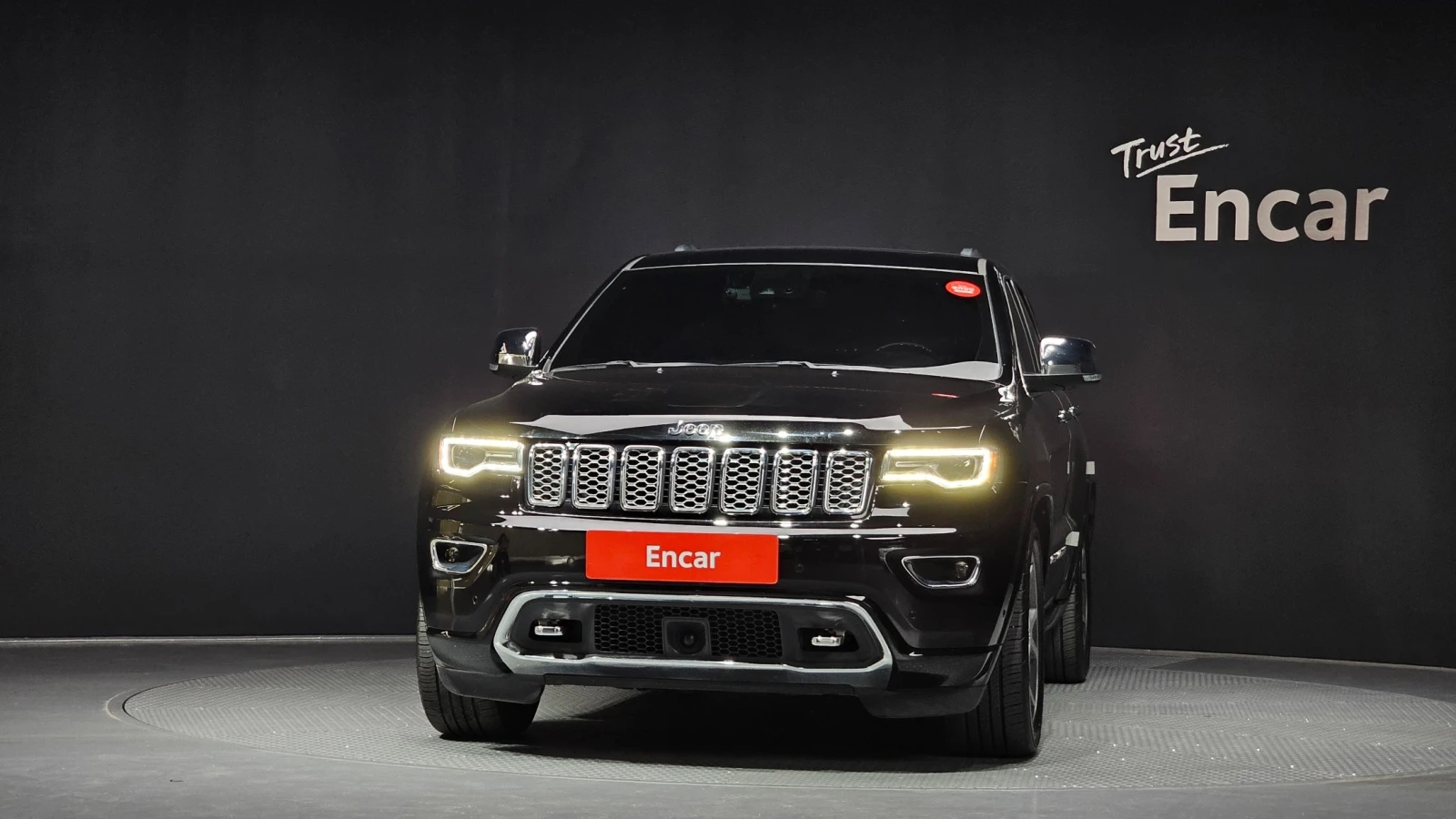 Jeep Grand cherokee 3.6 Overland 4x4 | Адаптивен круиз | Въздушно, снимка 3 - Автомобили и джипове - 54961669