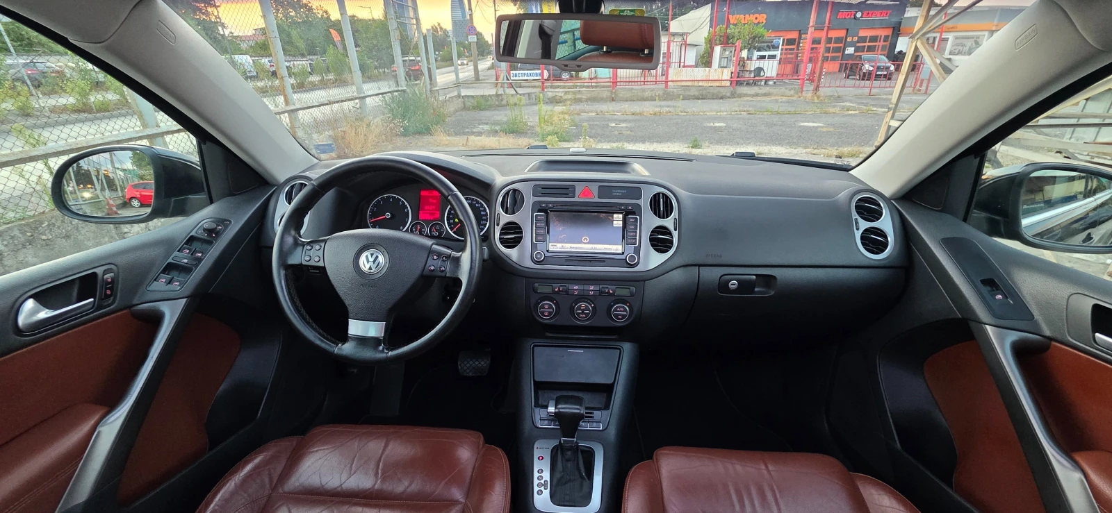 VW Tiguan 2.0-200кс.панорама4x4-камера-кожа-ксенон, снимка 14 - Автомобили и джипове - 55783329