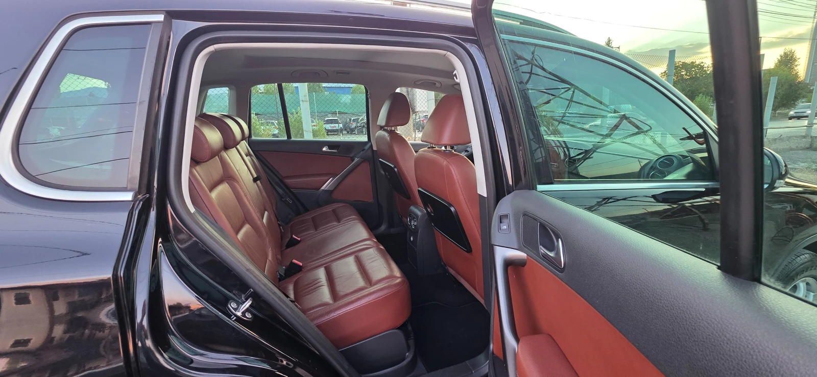 VW Tiguan 2.0-200кс.панорама4x4-камера-кожа-ксенон, снимка 10 - Автомобили и джипове - 55783329