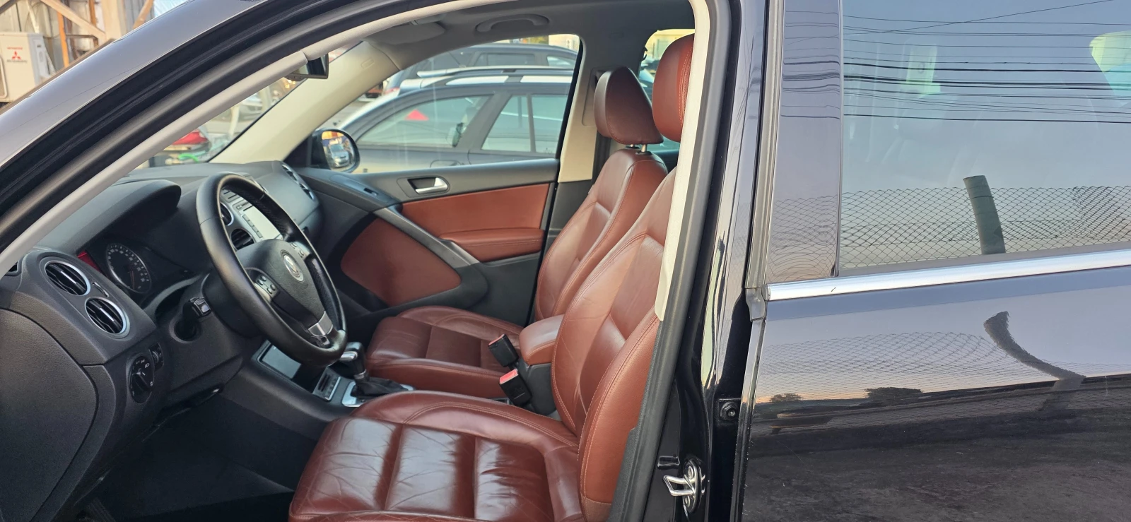 VW Tiguan 2.0-200кс.панорама4x4-камера-кожа-ксенон, снимка 8 - Автомобили и джипове - 55783329