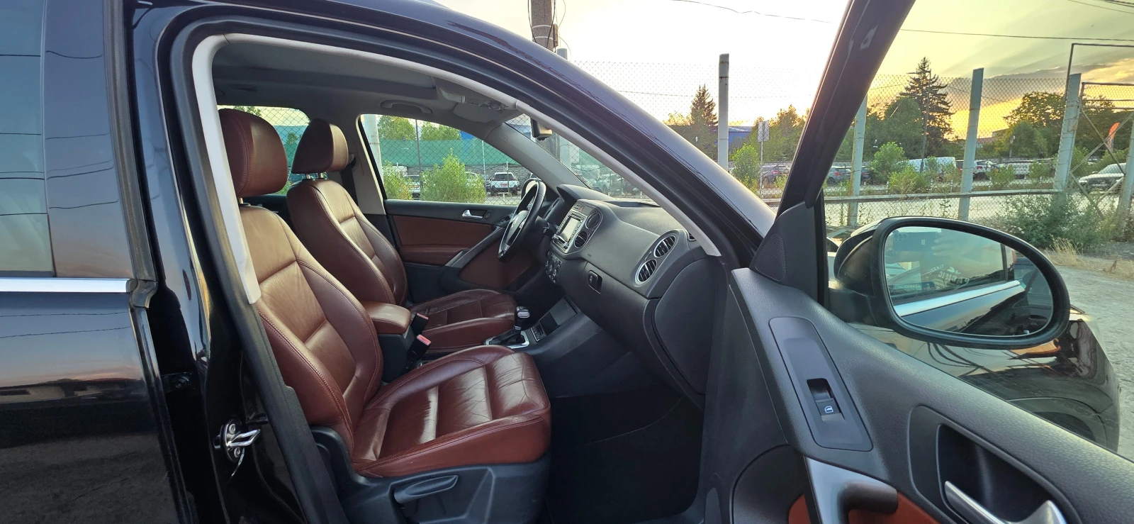 VW Tiguan 2.0-200кс.панорама4x4-камера-кожа-ксенон, снимка 11 - Автомобили и джипове - 55783329