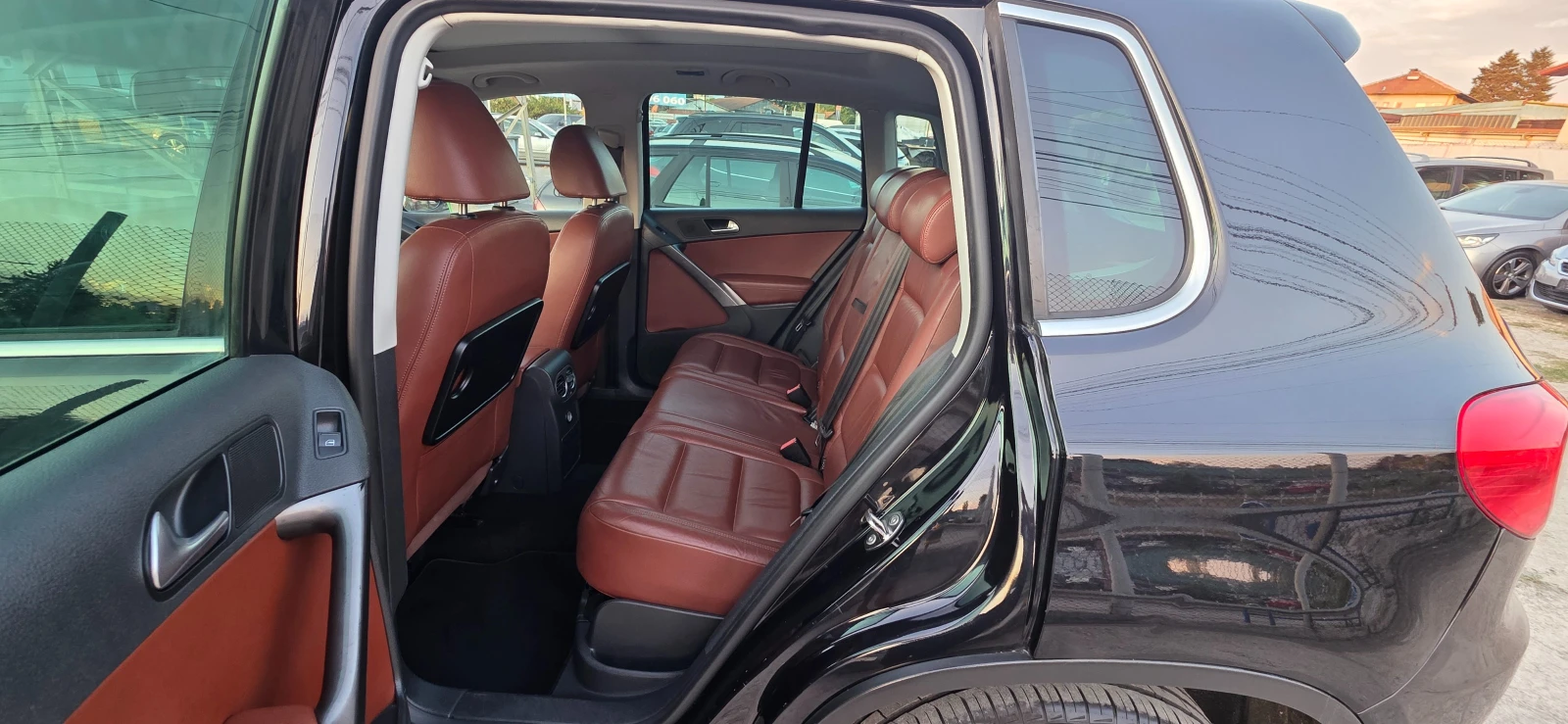 VW Tiguan 2.0-200кс.панорама4x4-камера-кожа-ксенон, снимка 9 - Автомобили и джипове - 55783329