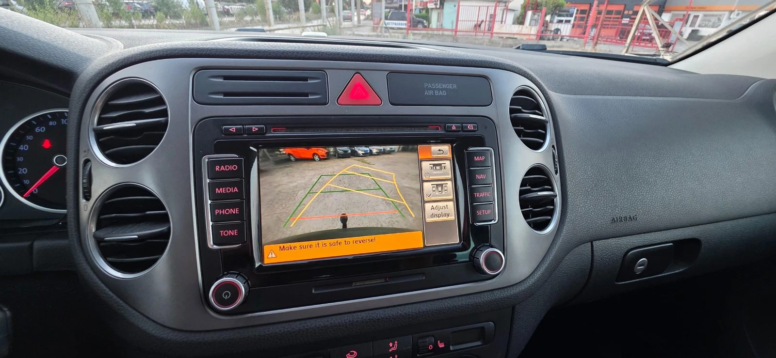 VW Tiguan 2.0-200кс.панорама4x4-камера-кожа-ксенон, снимка 15 - Автомобили и джипове - 55783329