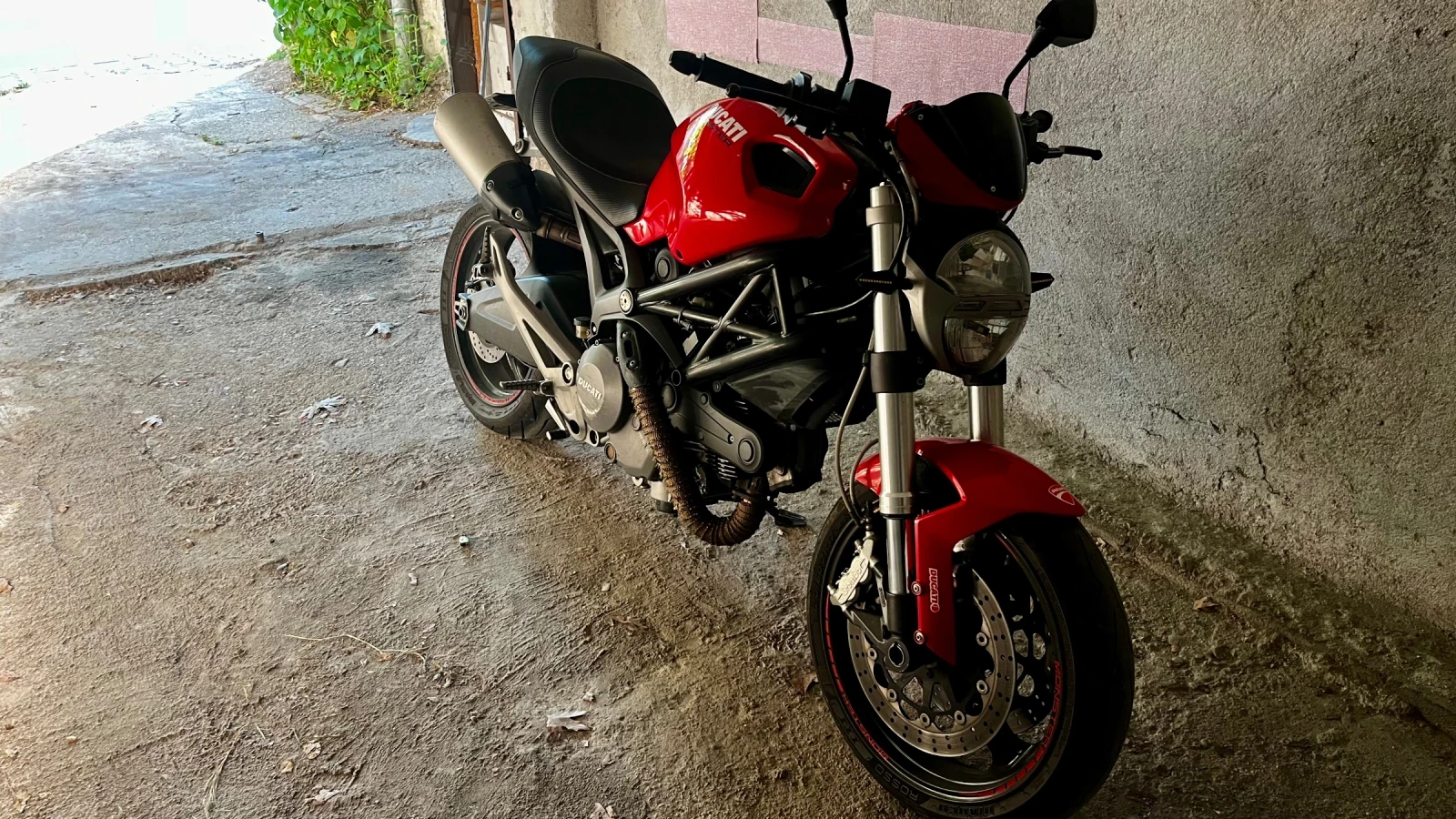 Ducati Monster 696