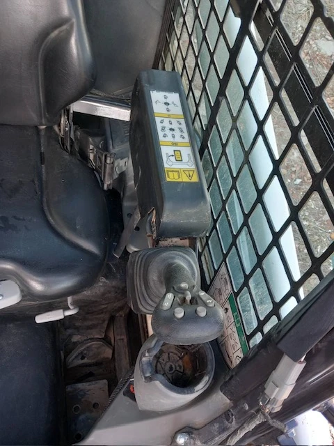 Мини челни товарачи Bobcat S450 - изображение 7