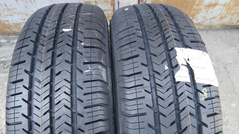 Гуми Летни 215/65R15, снимка 1 - Гуми и джанти - 29254507