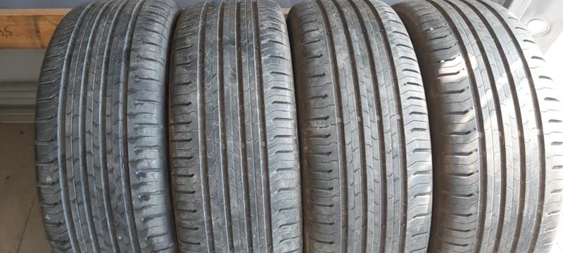 Гуми Летни 215/55R17, снимка 1 - Гуми и джанти - 31996919