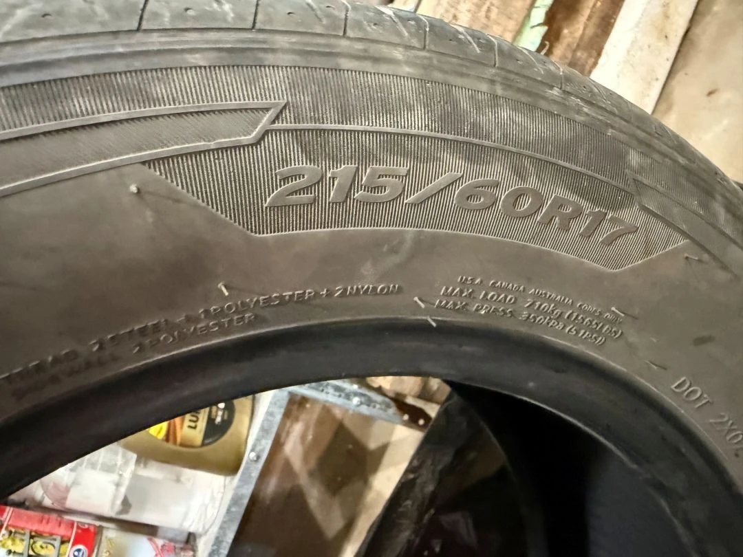 Гуми Летни 215/60R17, снимка 2 - Гуми и джанти - 54747423