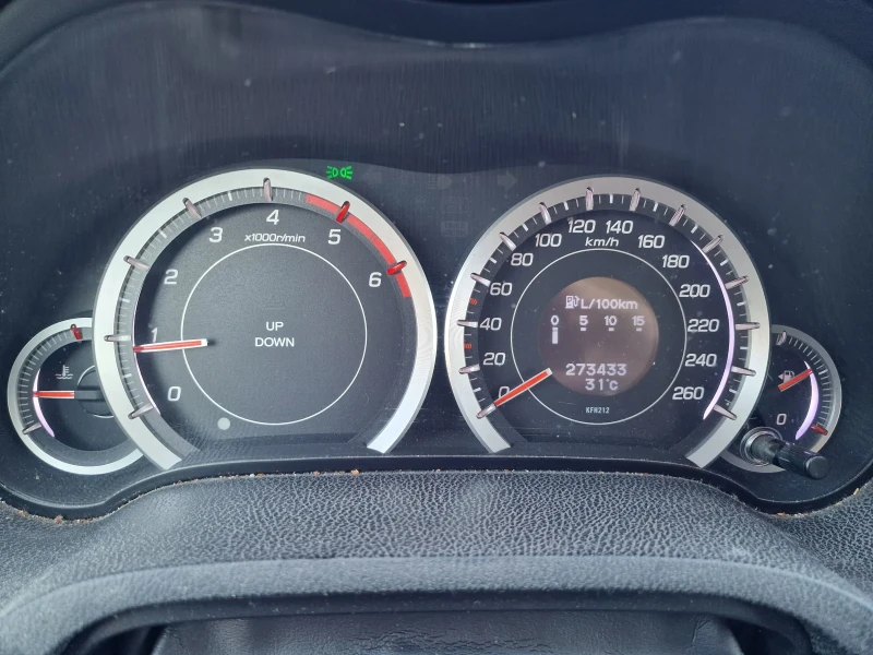 Honda Accord 2.2i-DTEC 150кс Facelift, снимка 11 - Автомобили и джипове - 47405786