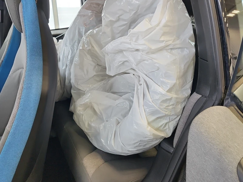 BMW i3 * * CARFAX * * АВТО КРЕДИТ * * , снимка 9 - Автомобили и джипове - 52830658