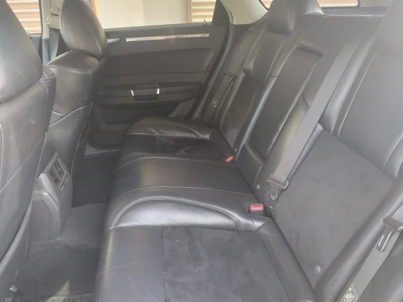 Chrysler 300c, снимка 6 - Автомобили и джипове - 53230539