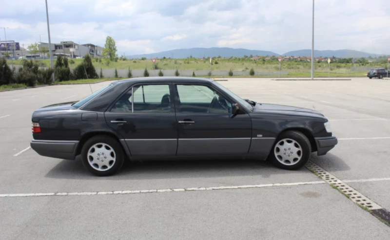 Mercedes-Benz E 200, снимка 3 - Автомобили и джипове - 53241503