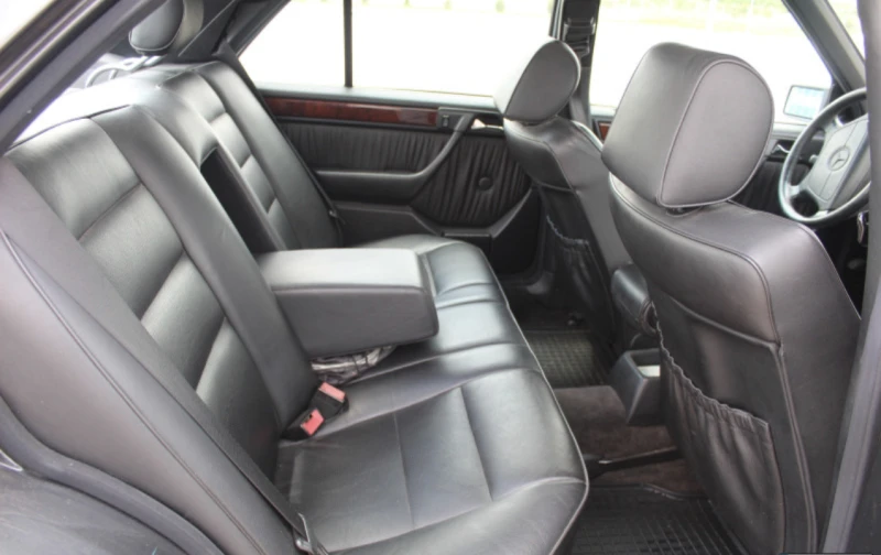 Mercedes-Benz E 200, снимка 15 - Автомобили и джипове - 53241503