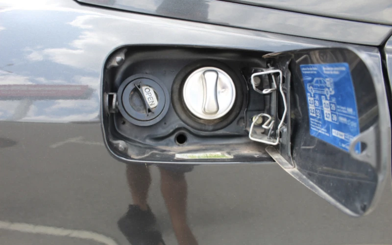 Mercedes-Benz E 200, снимка 9 - Автомобили и джипове - 53241503