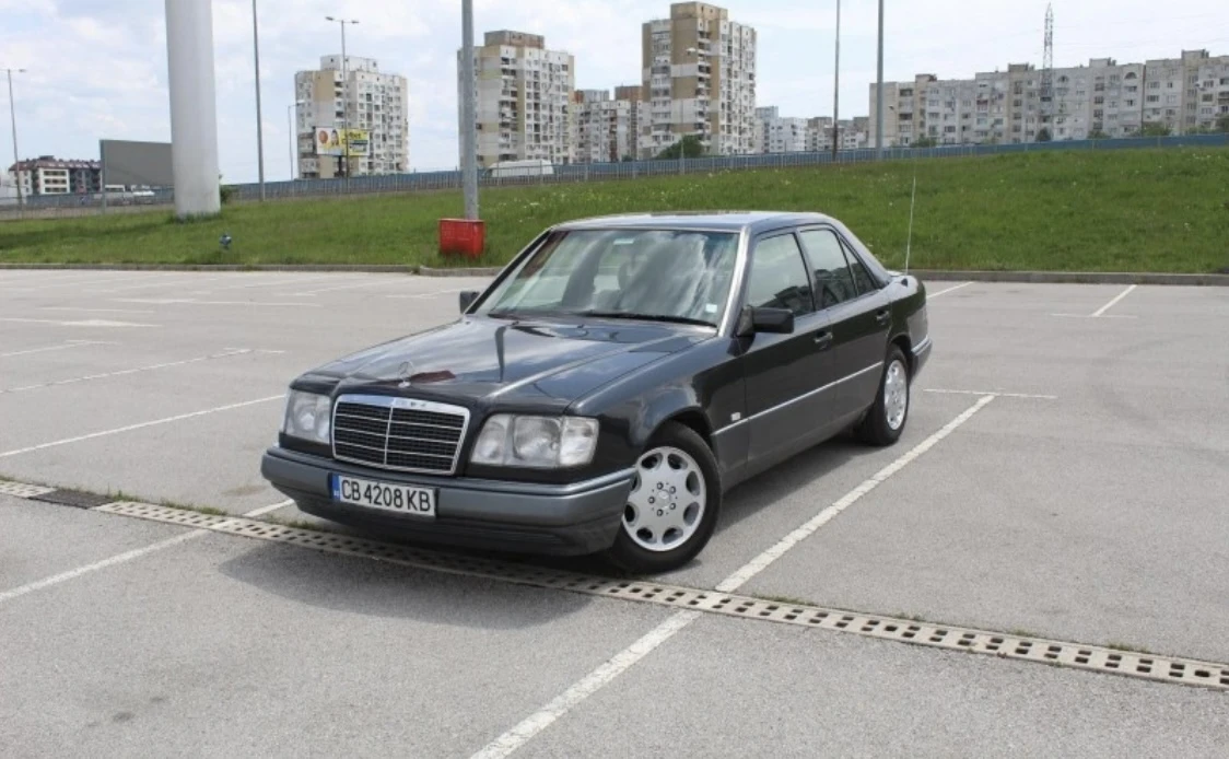 Mercedes-Benz E 200, снимка 1