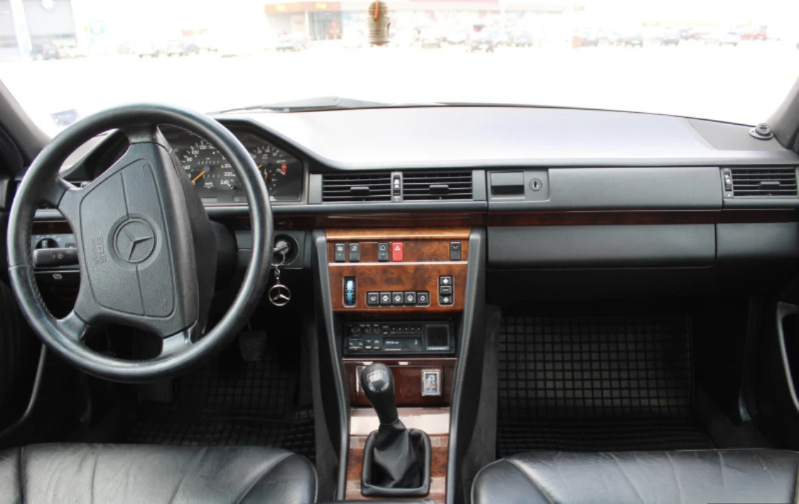 Mercedes-Benz E 200  - изображение 10