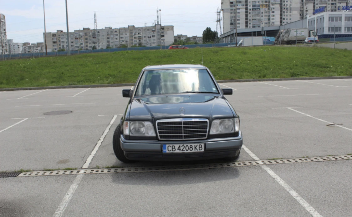 Mercedes-Benz E 200  - изображение 2