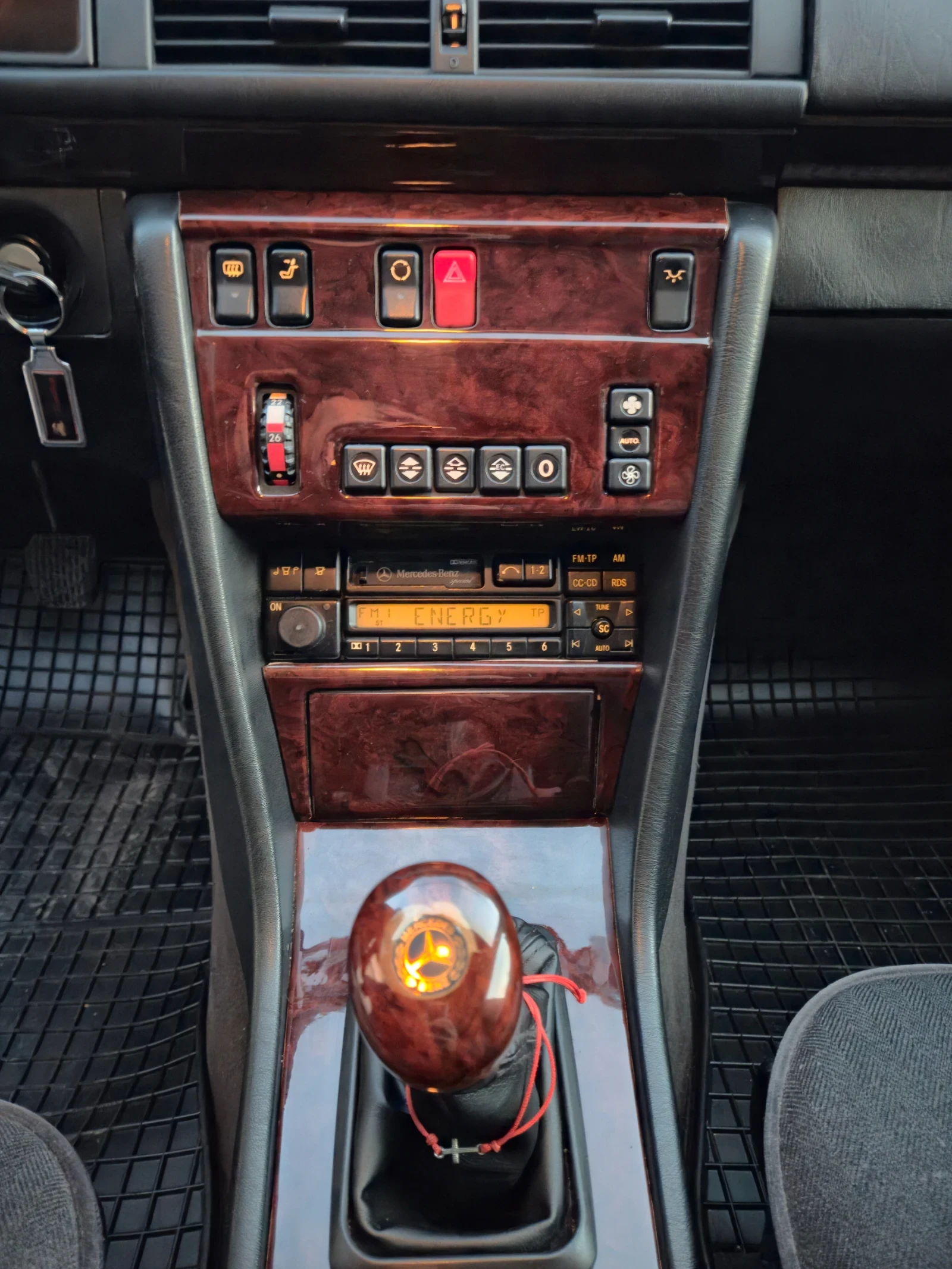 Mercedes-Benz 124 Е200 - изображение 8