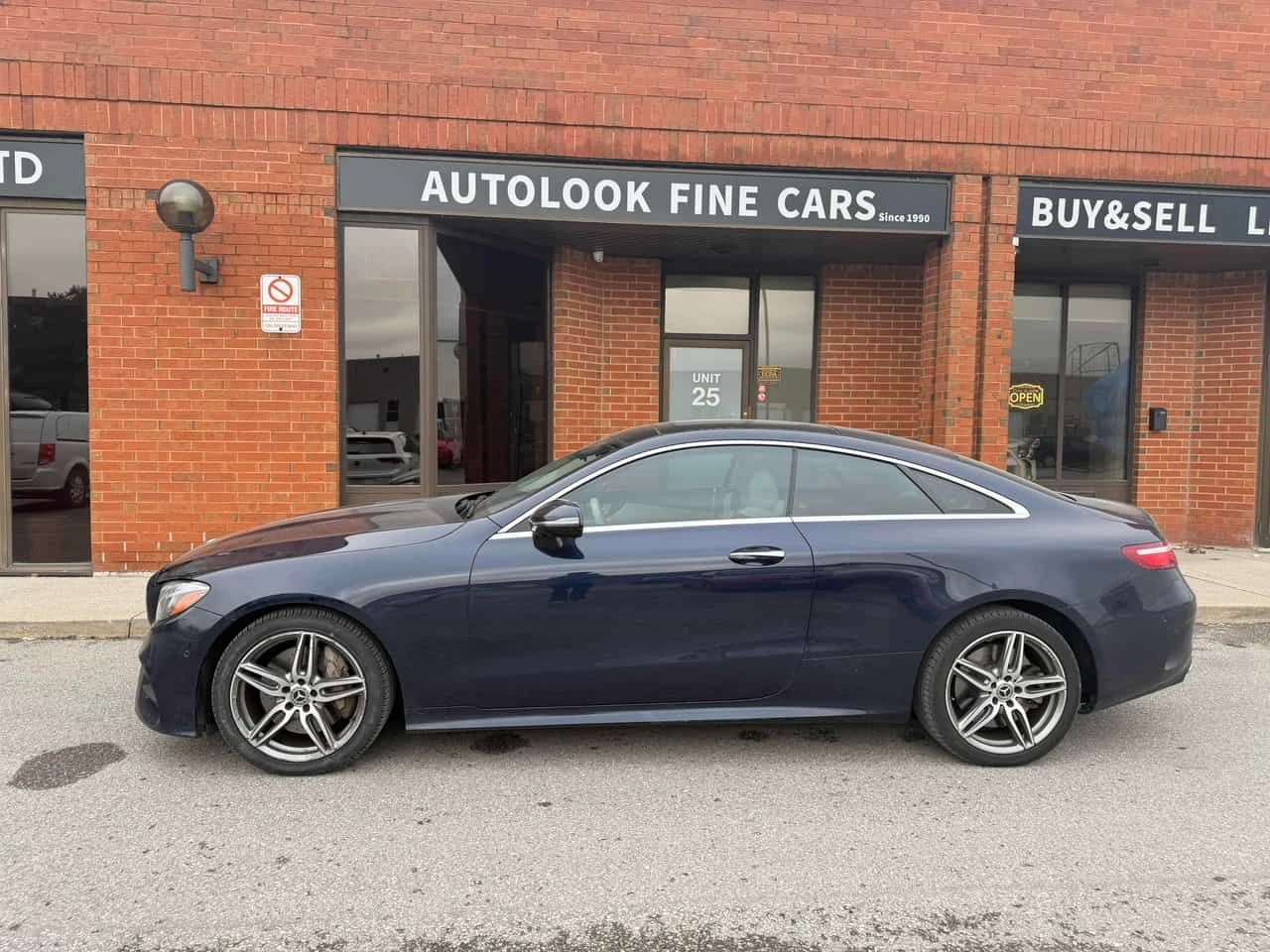 Mercedes-Benz E 400 4MATIC Coupe  CARFAX, снимка 2 - Автомобили и джипове - 54180771