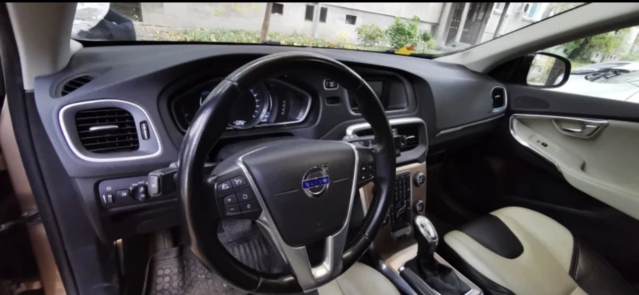 Volvo V40 Cross Country, снимка 6 - Автомобили и джипове - 54285669