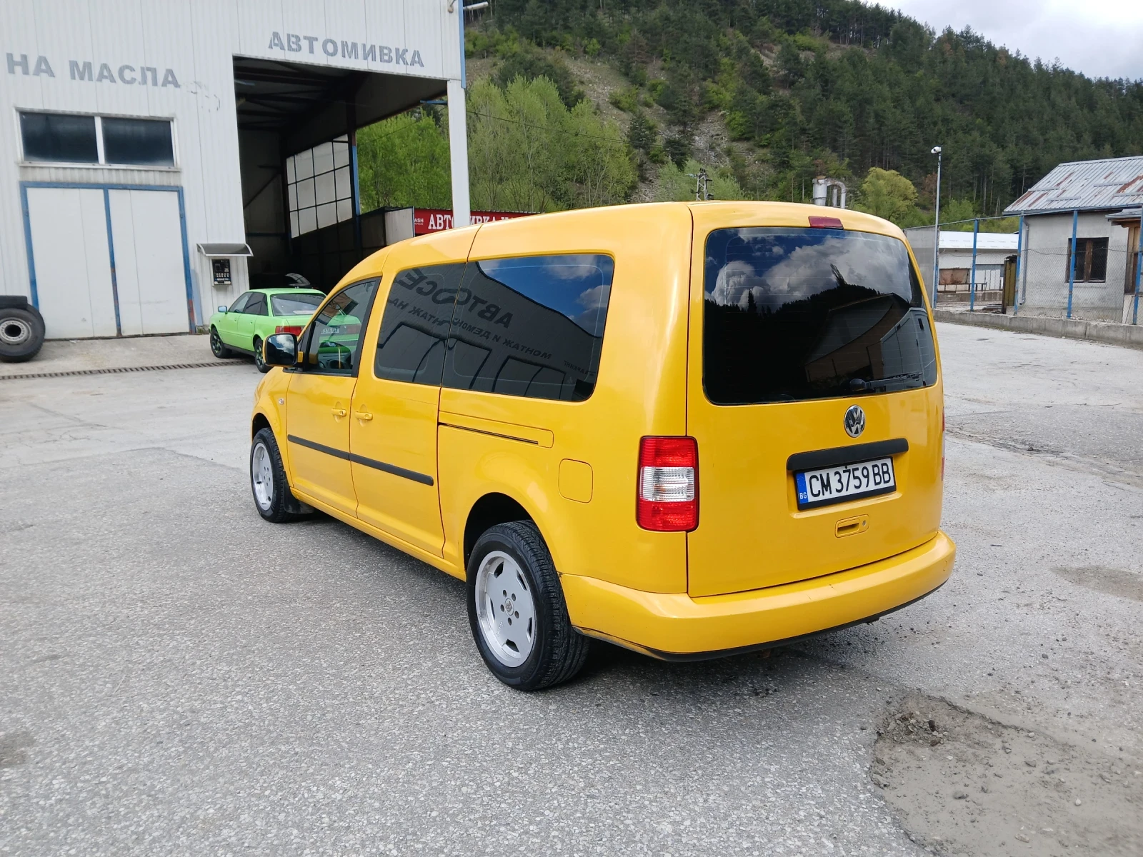 VW Caddy 1.9, снимка 5 - Автомобили и джипове - 54390544