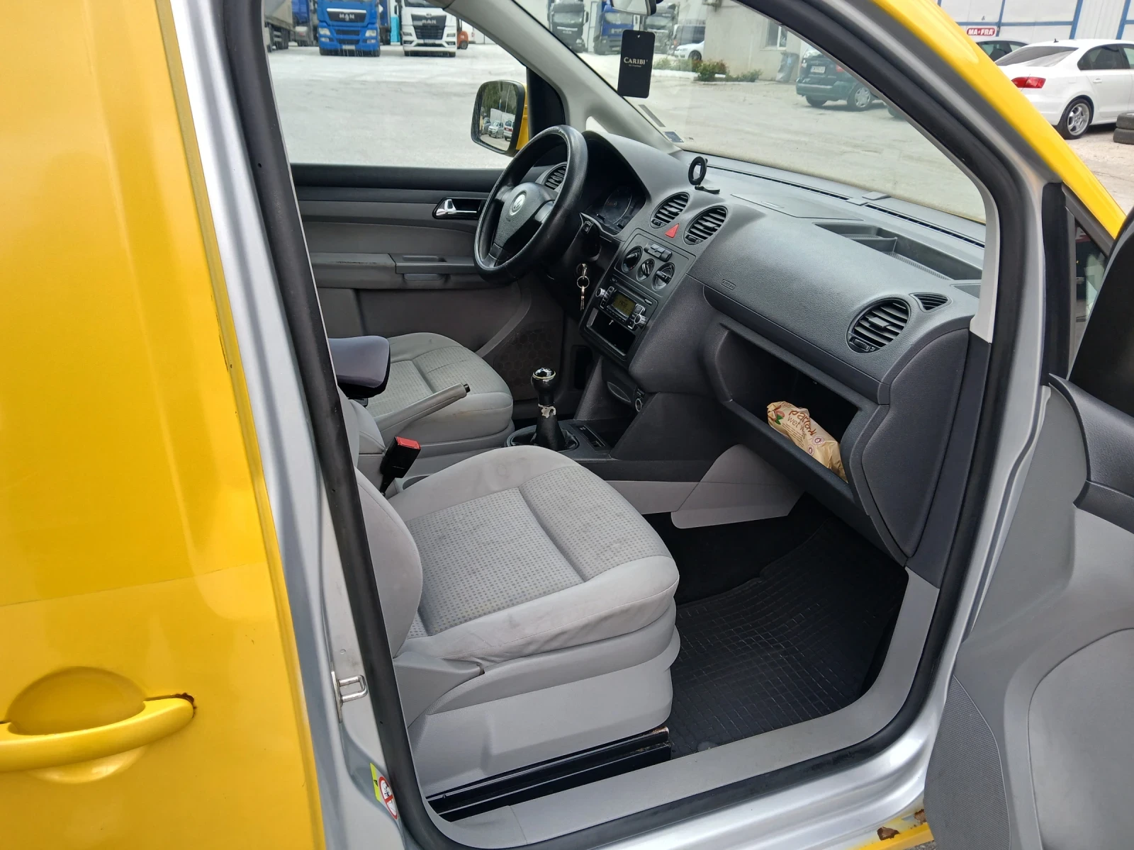VW Caddy 1.9, снимка 8 - Автомобили и джипове - 54390544