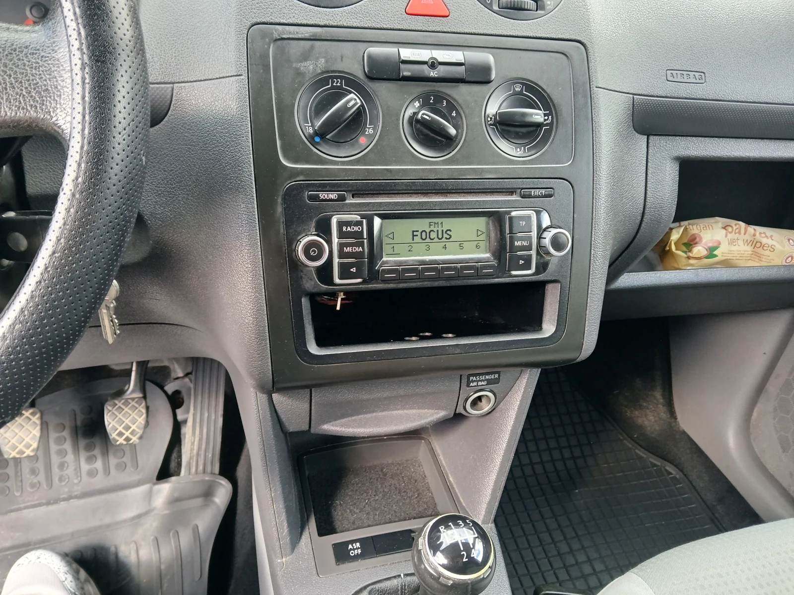 VW Caddy 1.9, снимка 13 - Автомобили и джипове - 54390544