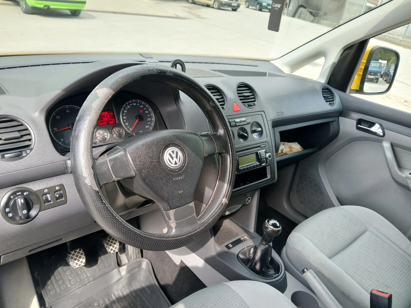 VW Caddy 1.9, снимка 14 - Автомобили и джипове - 54390544