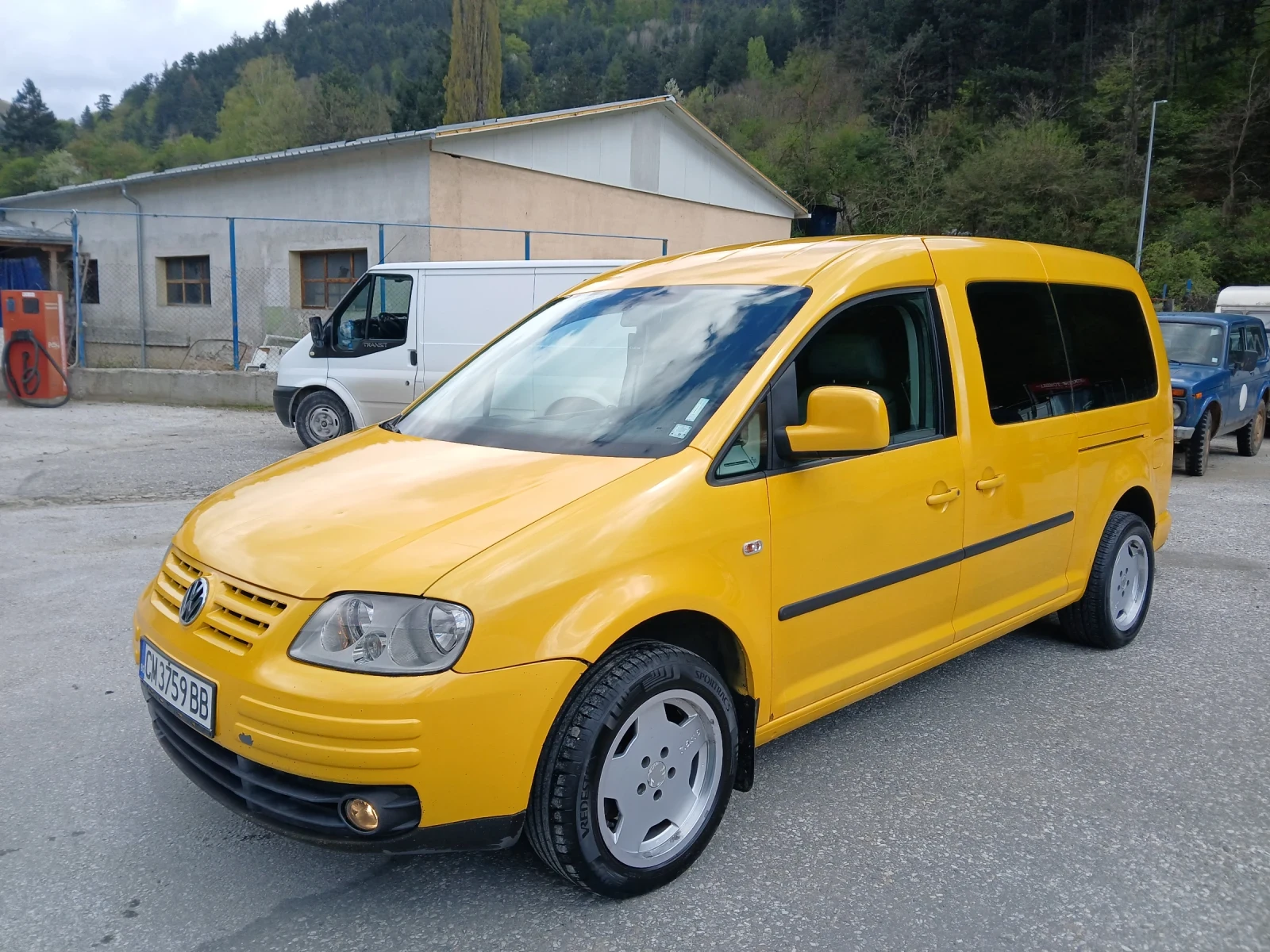 VW Caddy 1.9, снимка 3 - Автомобили и джипове - 54390544
