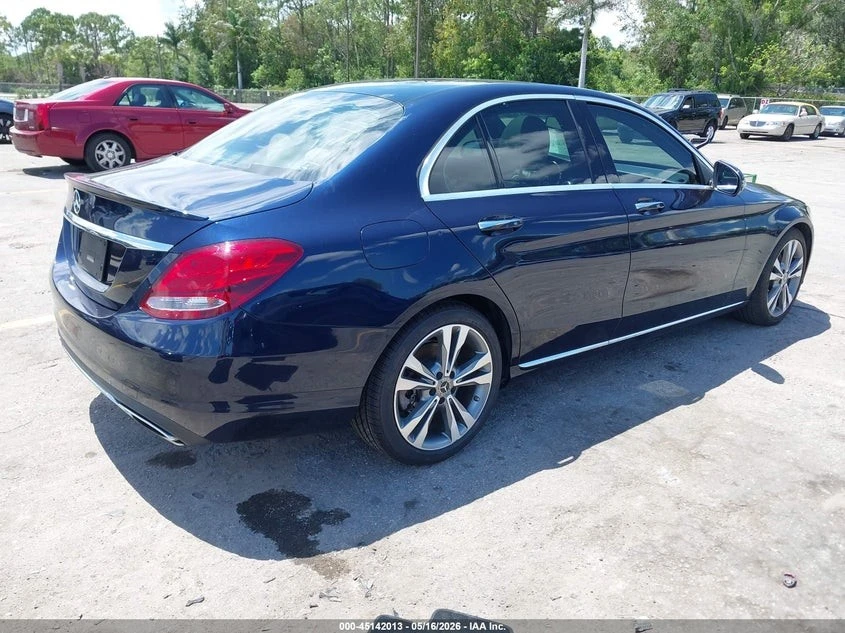 Mercedes-Benz C 300 КОЖА* ПОДГРЕВ* NAVI* ВИДЕО НА МОТОРА, снимка 4 - Автомобили и джипове - 54942308