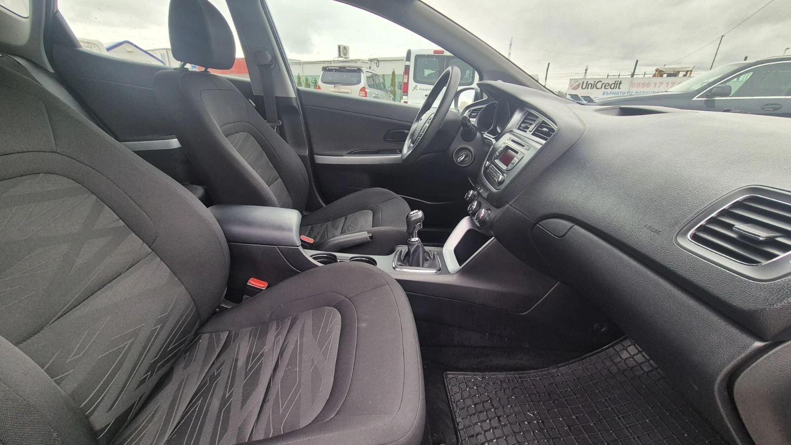 Kia Ceed 1.6 CRDi, снимка 14 - Автомобили и джипове - 55385986