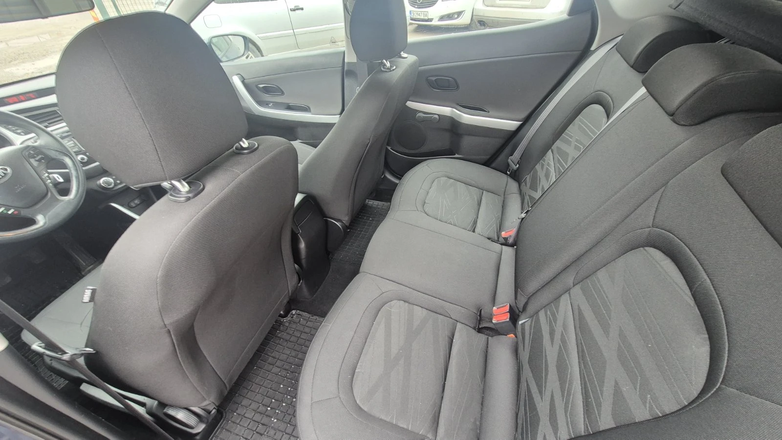 Kia Ceed 1.6 CRDi, снимка 13 - Автомобили и джипове - 55385986