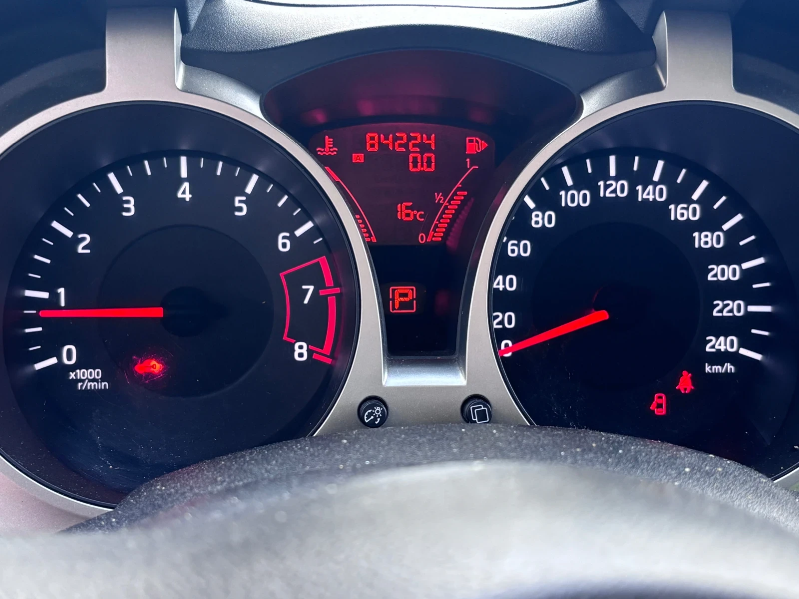 Nissan Juke 1.6 DIG-T, снимка 15 - Автомобили и джипове - 54230998