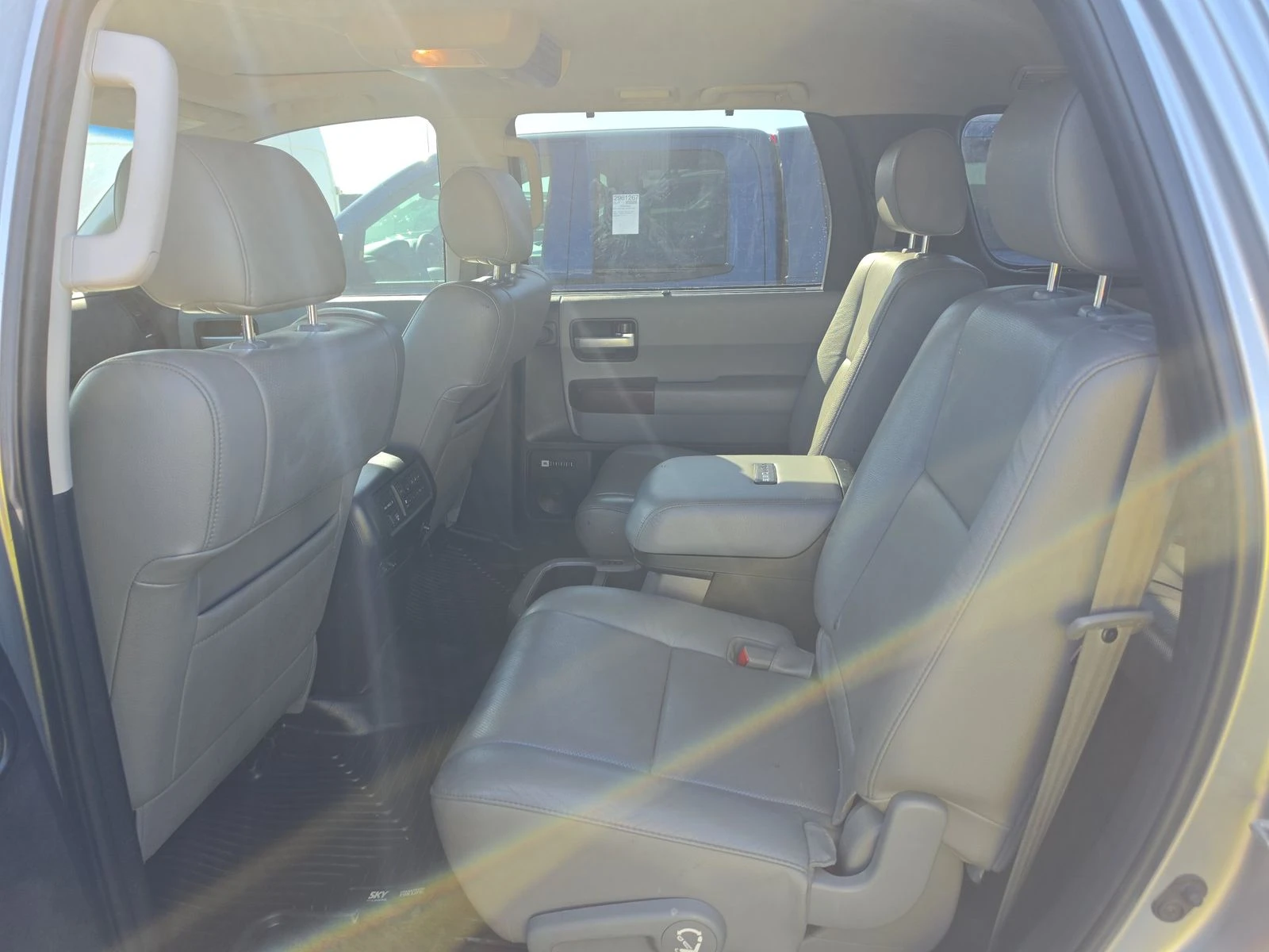 Toyota Sequoia 5.7* V8* PLATINUM* ПОДГРЕВ* ОБДУХВАНЕ* КАМЕРА* JBL, снимка 12 - Автомобили и джипове - 56145689