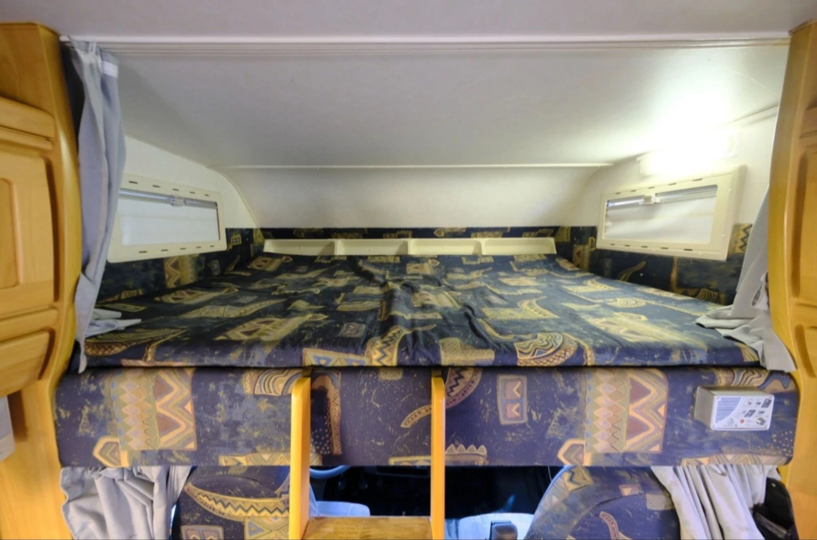 Кемпер HYMER / ERIBA Camp Swing 544, 5 спални места , снимка 9 - Каравани и кемпери - 53819081