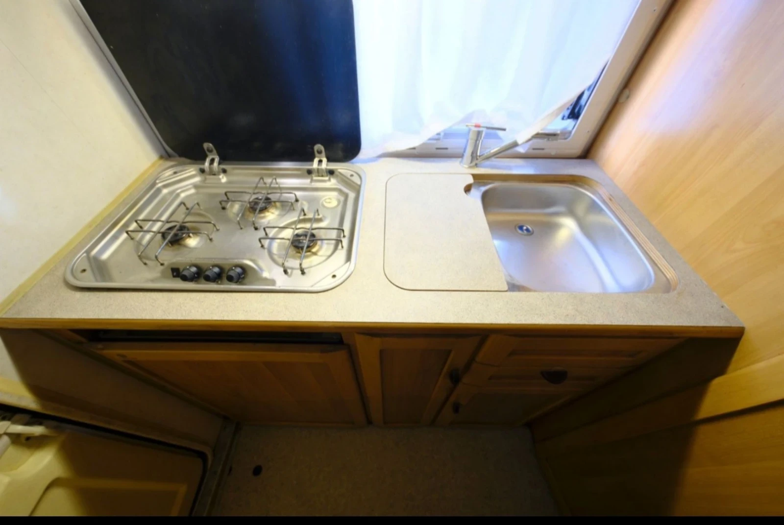 Кемпер HYMER / ERIBA Camp Swing 544, 5 спални места , снимка 11 - Каравани и кемпери - 53819081