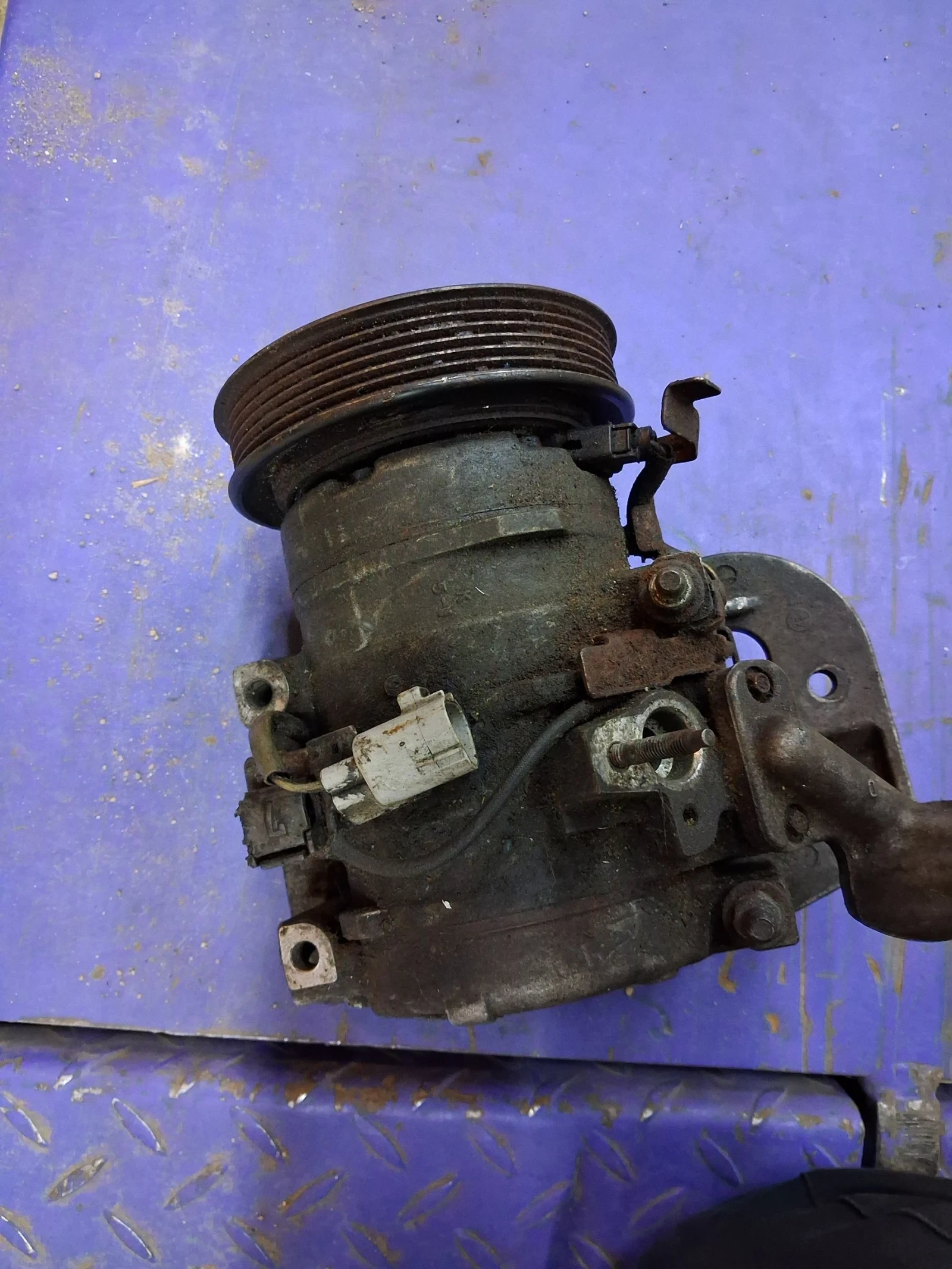 Компресор климатик за Тойота 3.3 бензин, снимка 3 - Части - 54240611