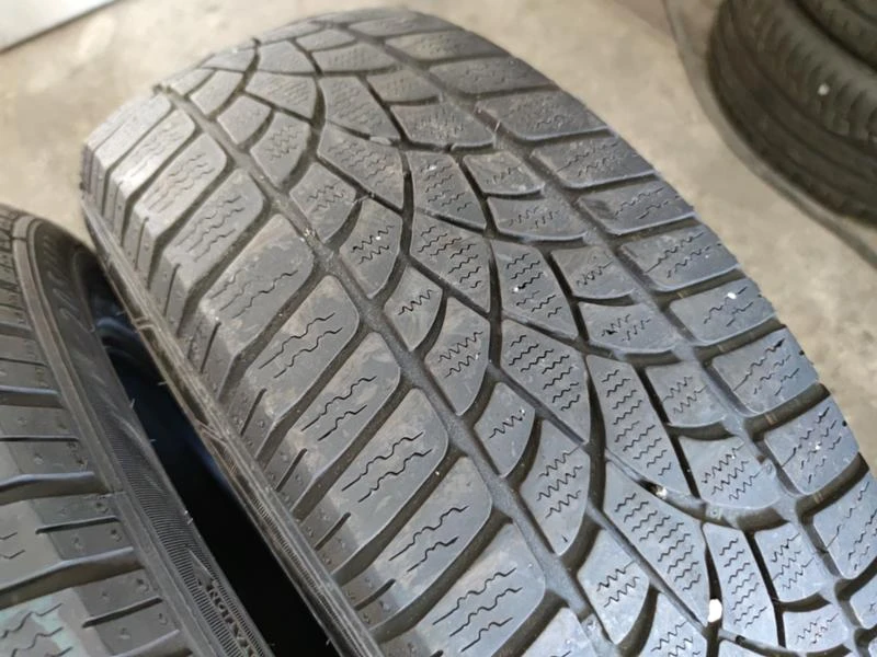 Гуми Зимни 205/60R16, снимка 1 - Гуми и джанти - 33366845