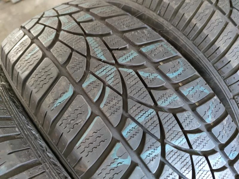 Гуми Зимни 205/60R16, снимка 2 - Гуми и джанти - 33366845