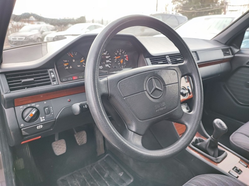Mercedes-Benz E 200 110000км.ТОП СЪСТОЯНИЕ, снимка 14 - Автомобили и джипове - 43408048
