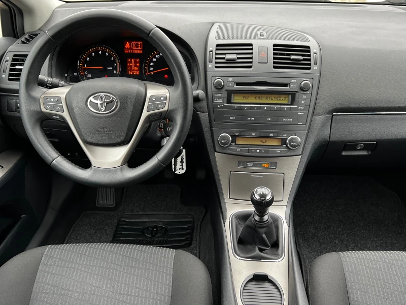 Toyota Avensis 1.8I-111000км-FULL SERVICE TOYOTA-KATO HOB!!!, снимка 10 - Автомобили и джипове - 47980139